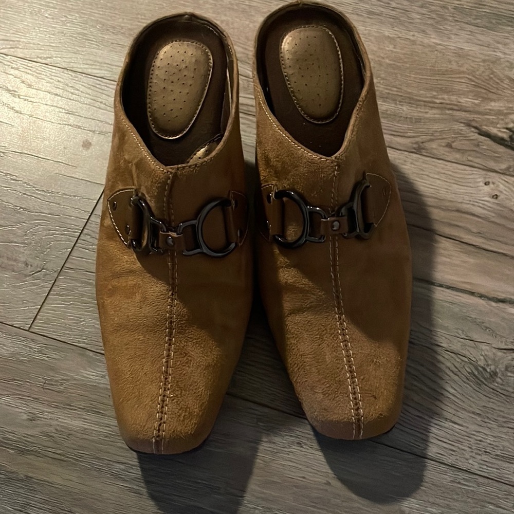 Size 7 slip on Flexisole booties